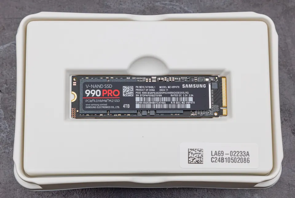 SAMSUNG M.2 NVMe SSD 990 PRO 4TB.jpg